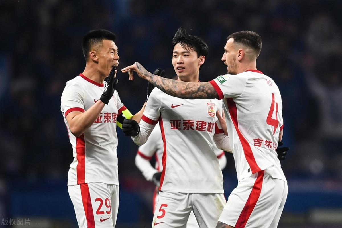 包含今夜上海申花豪取连胜——意甲节点到来；目标明确；赛季目标并未改变的词条